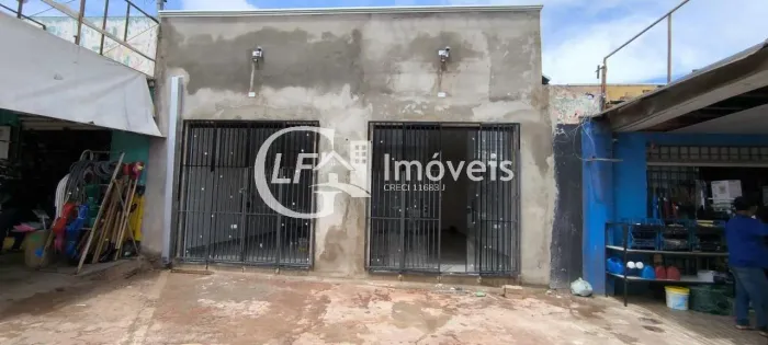 Salão Comercial para Locação em Campo Grande-MS, na Vila Moreninha II - 2 Salas, 2 Banheir