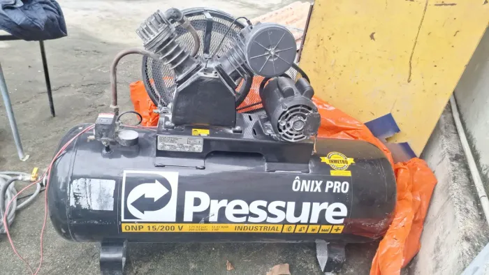 Compressor de  ar Pressure  de 200 litros semi novo