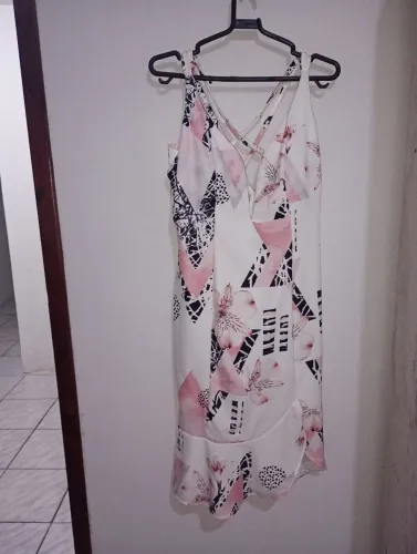 Vestido de marca semi novo usando uma vez só