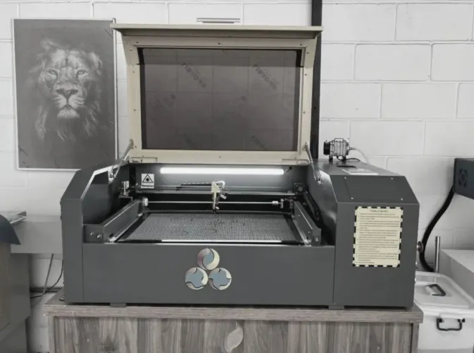 MÁQUINA LASER CO2 DELTA CNC L6040 - 50W CORTE E GRAVAÇÃO 