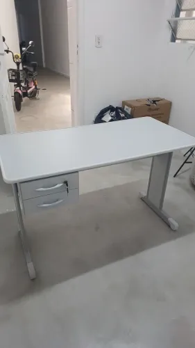 Mesa escrivaninha 1.20 cm com 2 gavetas.( só novas )