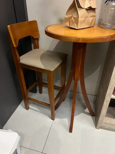 Vende-se Bistrô com cadeira!