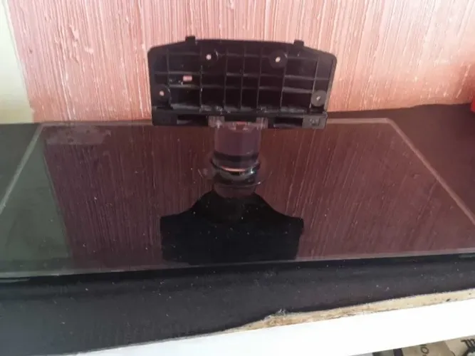 Pedestal Base de Mesa para TV Samsung Vidro 32" - BN61-070847