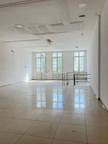 Prédio comercial na Presidente Vargas | Praça da República