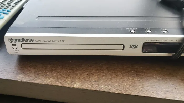 DVD Player Gradiente D-681 com defeito (para conserto ou uso de peças)