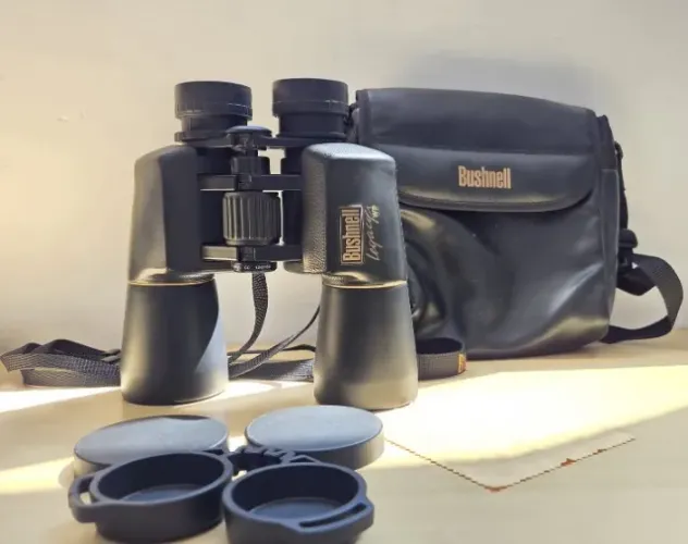 Binóculo Bushnell Legacy WP 10x50 com case e tampas