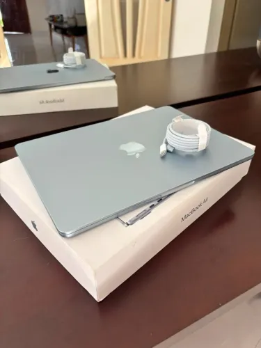 MacBook praticamente novo ? aceito troca em M1 + volta