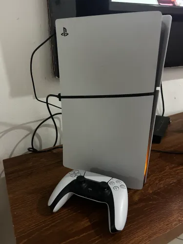 Vende-se ps5 mídia física com alguns meses de uso, incluindo controle e fifa