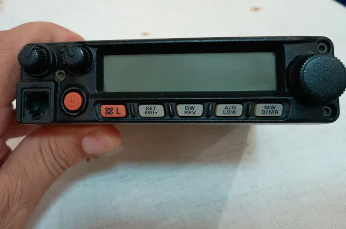 Rádio Yaesu PT 1900