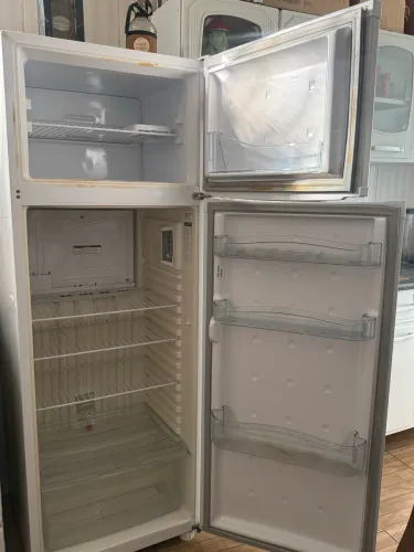 GELADEIRA C/ DEFEITO