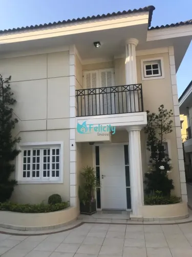Casa de Condomínio com 3 suítes, 4 vagas, 200m2 no Parque São Domingos