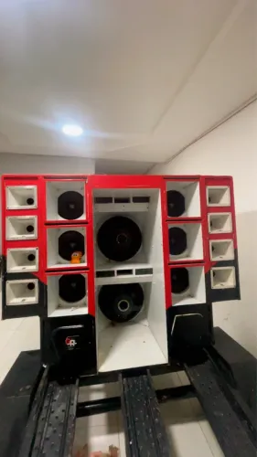 Paredão de som com carretinha
