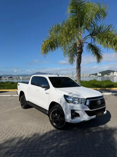 Toyota Hilux CD SR 4X4 2.8 TDI Diesel Aut. 2019