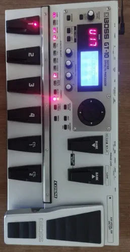 Pedaleira de guitarra GT10 BOSS