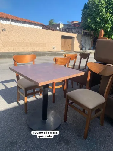 Mesa com cadeiras 