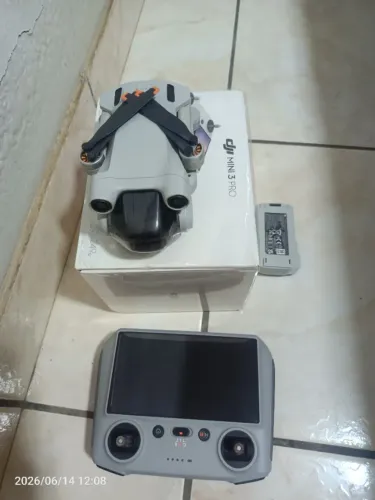 DRONE DJI MINI 3 PRO MODELO COM CONTROLE DE TELA UMA BATERIA 70 CICLOS