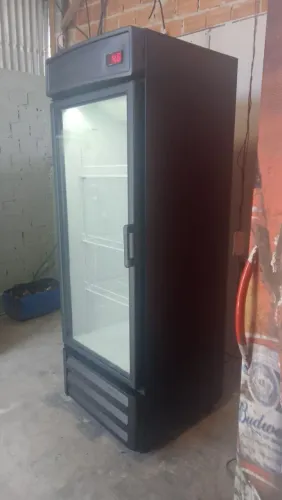 geladeira expositora cervejeira funcionando perfeitamente bem 