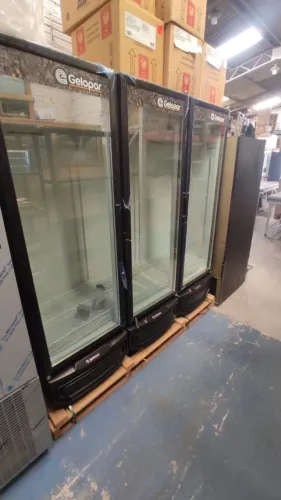 Geladeira para bebidas 3 portas gelopar