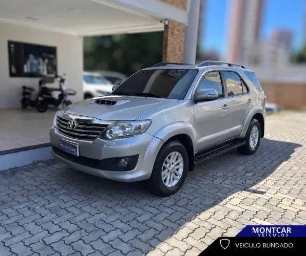 Toyota Hilux SW4 SRV D4-d 4X4 3.0 TDI Dies. AUT 2015