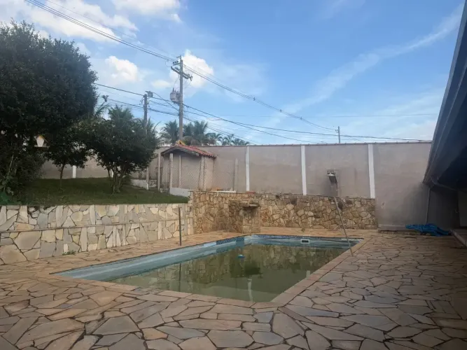 Imóvel para aluguel possui 100 metros quadrados com 3 quartos