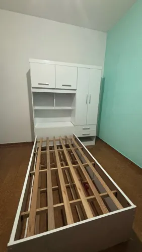 VENDO CAMA COM AUXILIAR E GUARDA-ROUPA