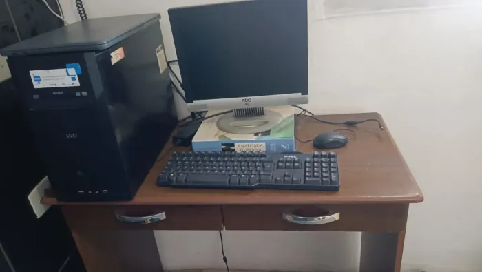Mese de escritório e cadeira