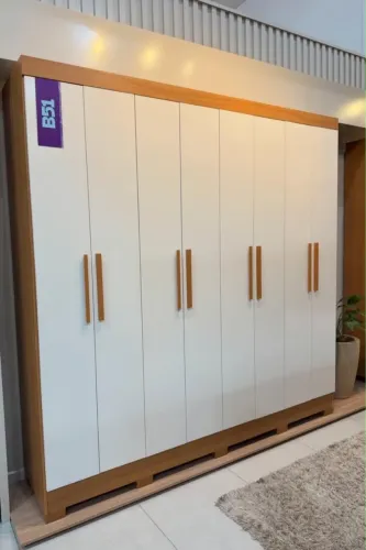 Guarda roupa 8 portas