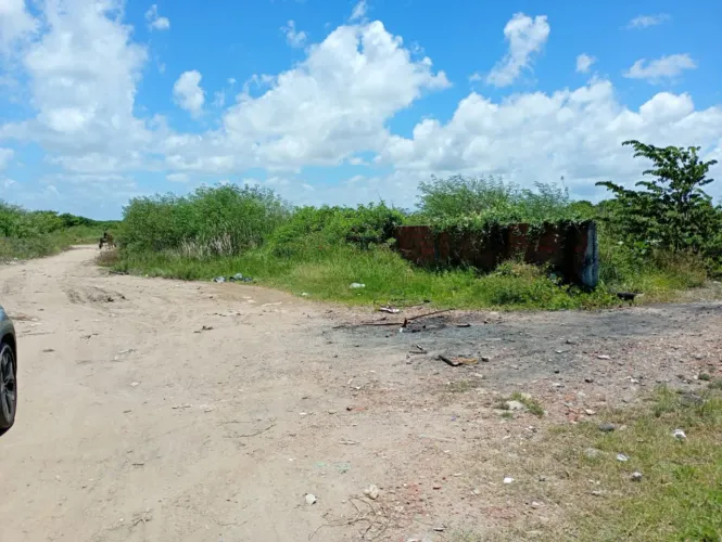 Vendo Terreno em Candeias - Final da Rua da Árvore - Jaboatão-PE