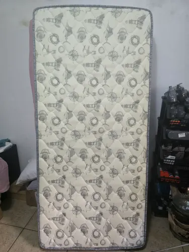 Colchão solteiro Novo, em Perfeito estado e limpo