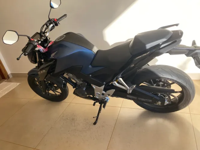 Vendo CB 300 Twister ABS muito nova, baixa quilometragem.