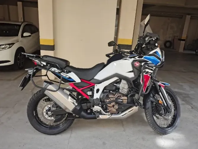 Honda CRF 1100L África Twin DCT 2023 - estado de zero KM
