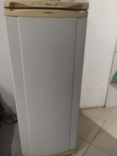 Vendo Geladeira Continental Elegance, silenciosa e gelando muito!!