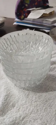 Vendo um jogo de 5 tigelas de vidro trabalhado por R$ 40,00