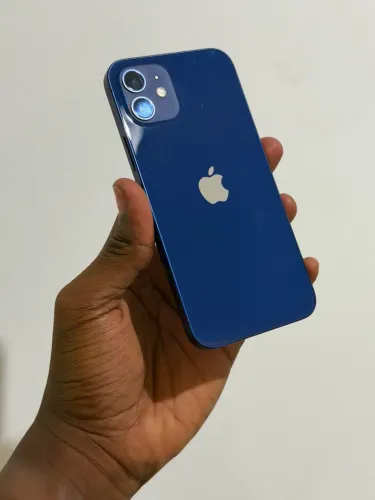 iPhone 12 azul peça única semi novo, marcas de uso !!