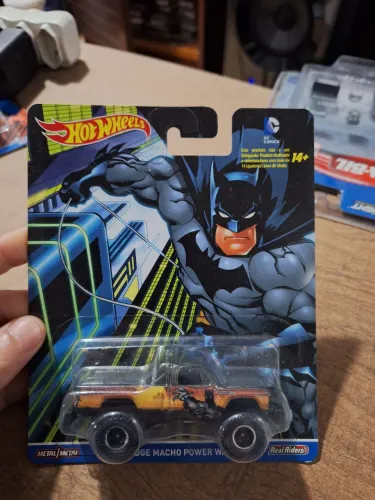 Hotwheels pop culture DC 1980 Dodge Macho Batman