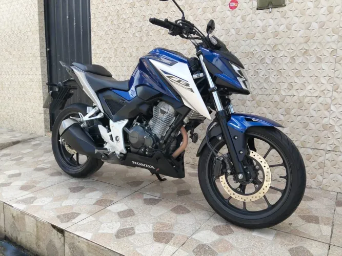 Moto Twister