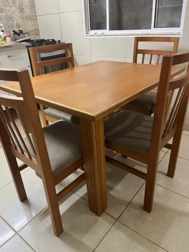 VENDO MESA DE MADEIRA MACIÇA