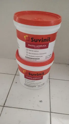 Vendo dois baldes de massa acrílica de 25kg marca Suvinil. 300,00 reais