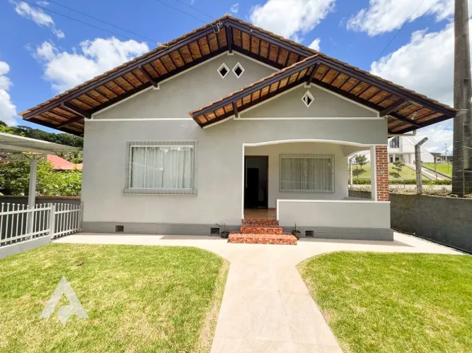 Casa semimobiliado com 3 Dormitórios para locação por R$ 2.800,00 - Bairro Itoupava Centra