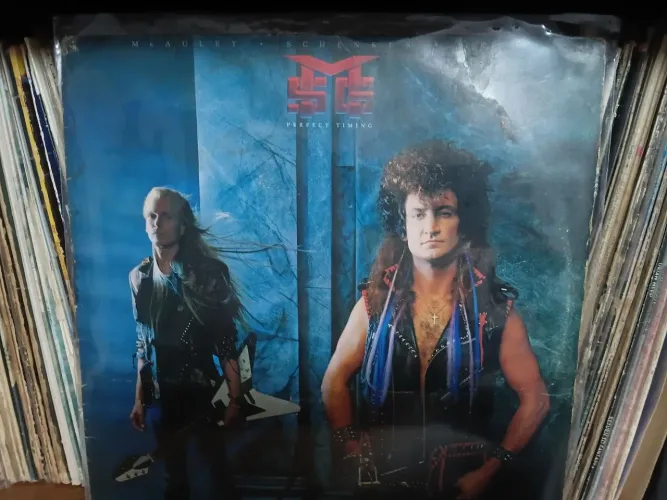 LP Vinil Perfect Timing McAuley Schenker Group nacional 1987 c/ 2 riscos pequenos inofensi