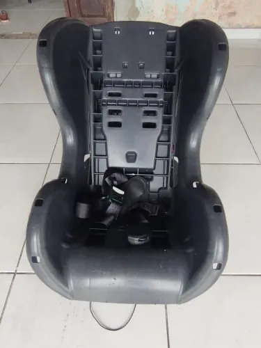 Vende-se cadeirinha automotiva para criança.
