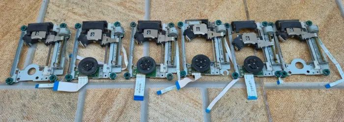 Carrinhos de leitores para Playstation 2 nao sei se funciona 3 do jeito que está na foto