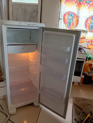 GELADEIRA wattszap 82- *.