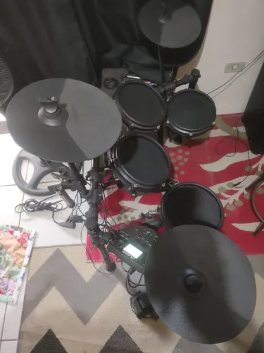 Bateria eletrônica Alesis nitro