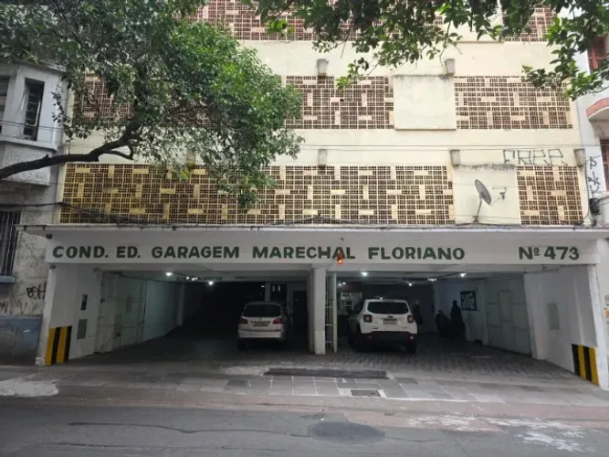 Box de estacionamento no Centro Histórico