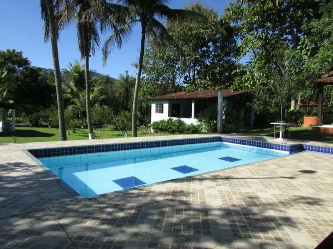 Barrozo Imóveis - Sítio com lago, piscina, plano, muitas frutas.