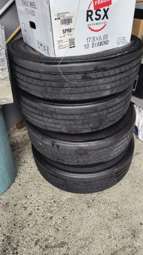 Pneus 235/75/17.5 para 3/4