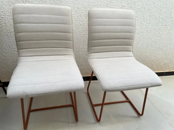 Kit  2 cadeiras Cristal Base Cobre estofados Linho  