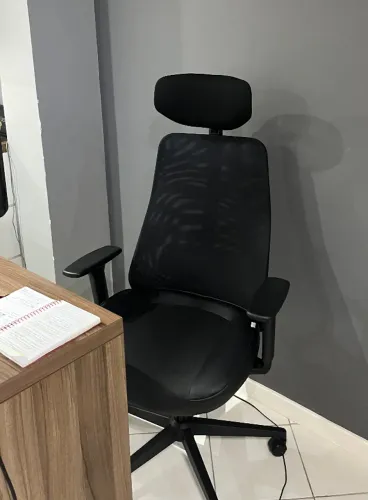 Cadeira ergonômica Tok Stok,  em excelente estado. À venda em Niterói-RJ.