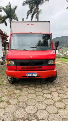 Mercedes-Benz 710 Baú - Impecável